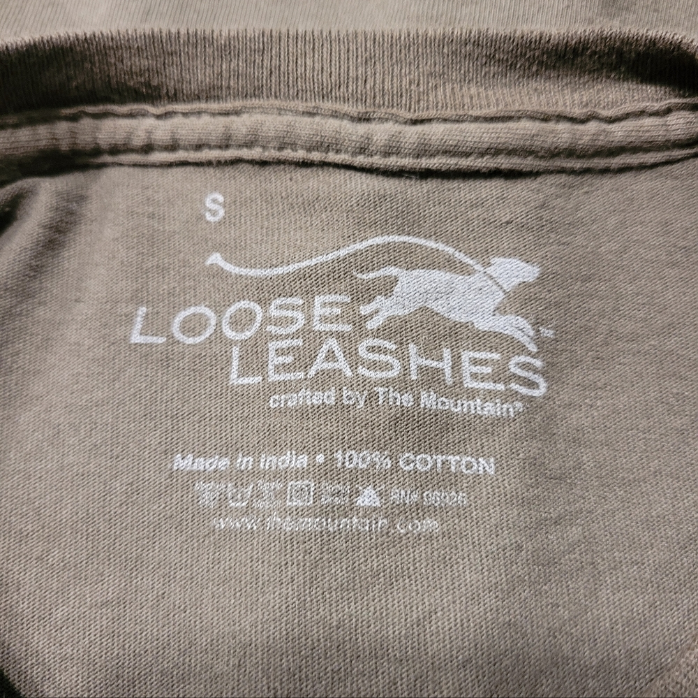 Loose Leashes Mountain T-Shirt Bloodhound Hank Size Small - Picture 4 of 4